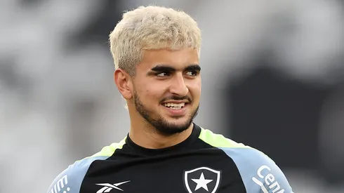 Foto: Vitor Silva/Botafogo – El Arouch durante treinamento do Botafogo.