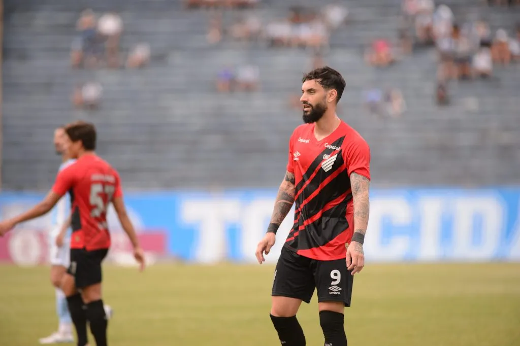 PR – LONDRINA – 15/02/2025 – PARANAENSE 2025, LONDRINA X ATHLETICO-PR – Mastriani jogador do Athletico-PR durante partida contra o Londrina no estadio Do Cafe pelo campeonato Paranaense 2025. Foto: Henrique Campinha/AGIF