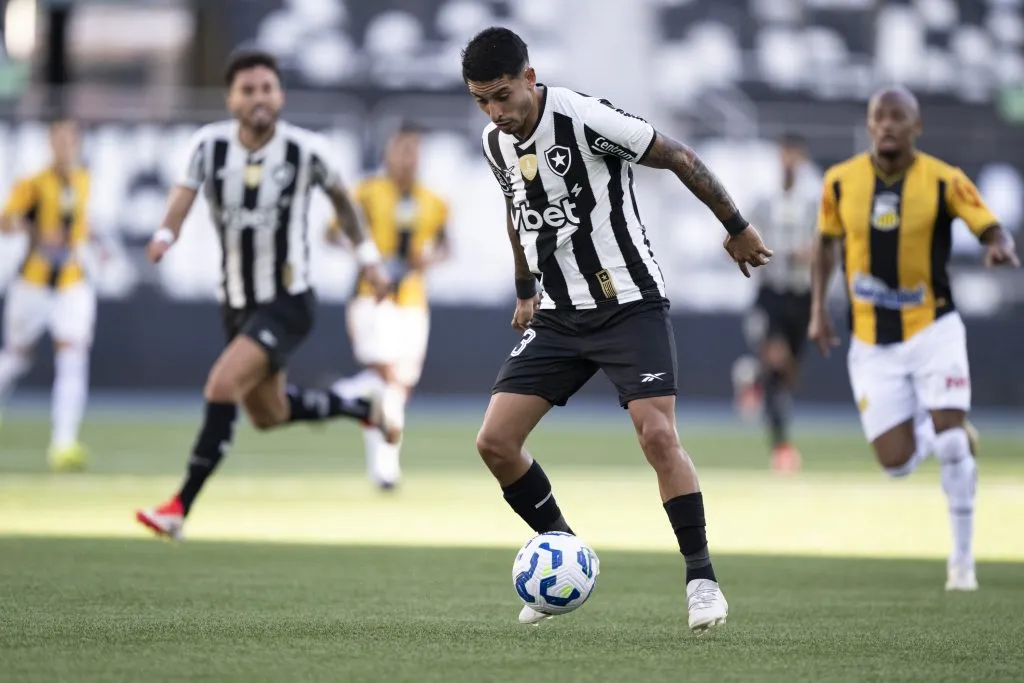 RJ – RIO DE JANEIRO – 22/03/2025 – AMISTOSO, BOTAFOGO X NOVORIZONTINO – Santiago Rodriguez jogador do Botafogo durante partida contra o Novorizontino no estadio Engenhao pelo campeonato Amistoso. Foto: Jorge Rodrigues/AGIF