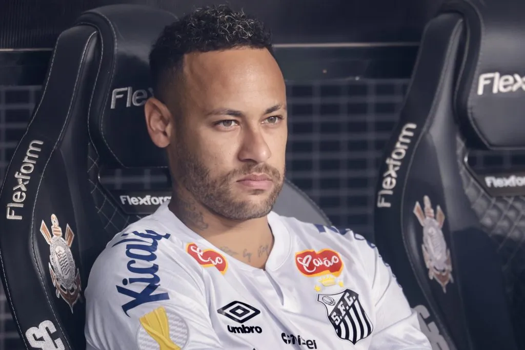 Neymar durante partida contra o Corinthians no Campeonato Paulista de 2025. Foto: Marcello Zambrana/AGIF