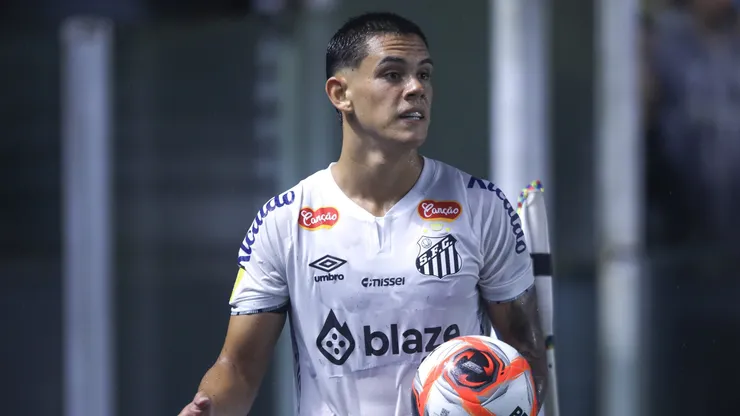 JP Chermont jogador do Santos durante partida contra o Mirassol no estadio Vila Belmiro pelo campeonato Paulista 2025. Foto: Reinaldo Campos/AGIF