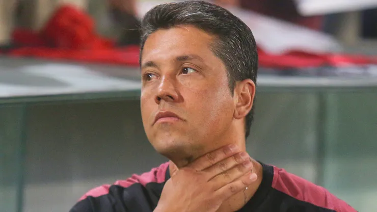 Thiago Carpini tecnico do Vitoria durante partida contra o Athletico-PR no estadio Arena da Baixada pelo campeonato Brasileiro A 2024. Foto: Gabriel Machado/AGIF