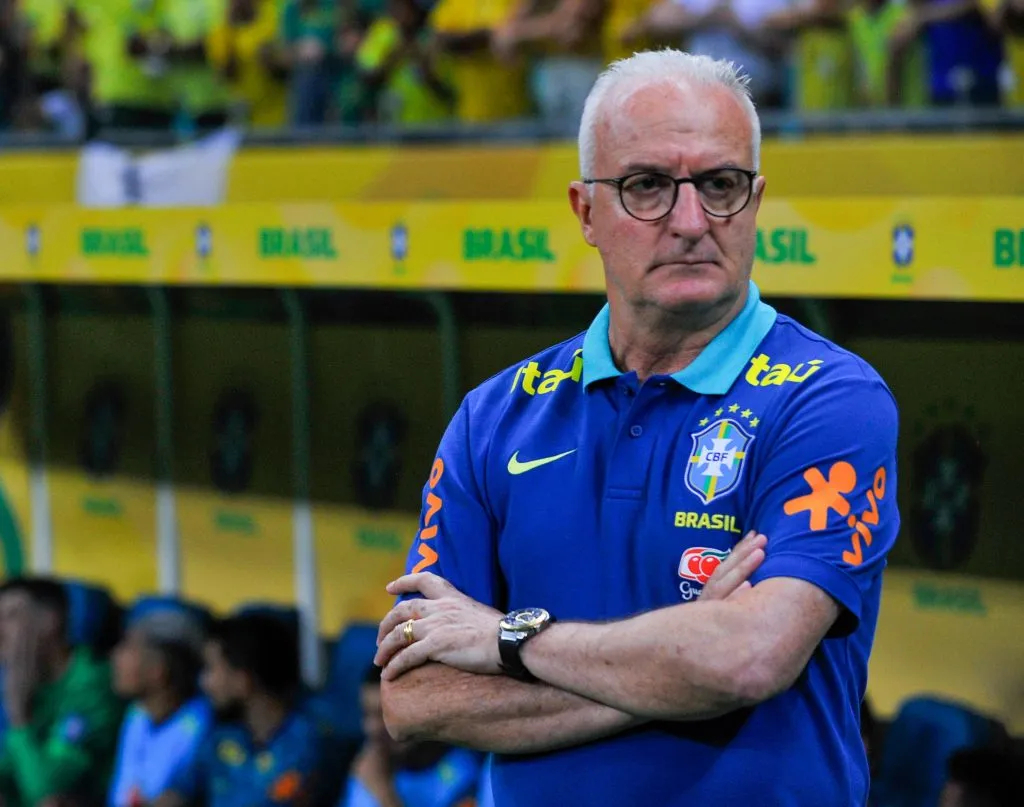 Dorival Júnior durante partida contra o Uruguai nas Eliminatorias da Copa Do Mundo de 2026. Foto: Jhony Pinho/AGIF