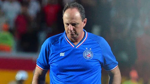 Rogério Ceni durante confronto contra o Vitória no Campeonato Baiano de 2025.