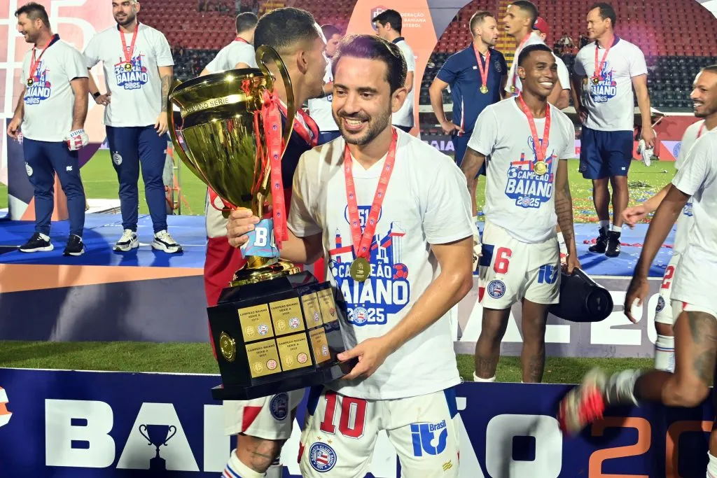 Everton Ribeiro pediu desculpas no Bahia – Foto: Walmir Cirne/AGIF.