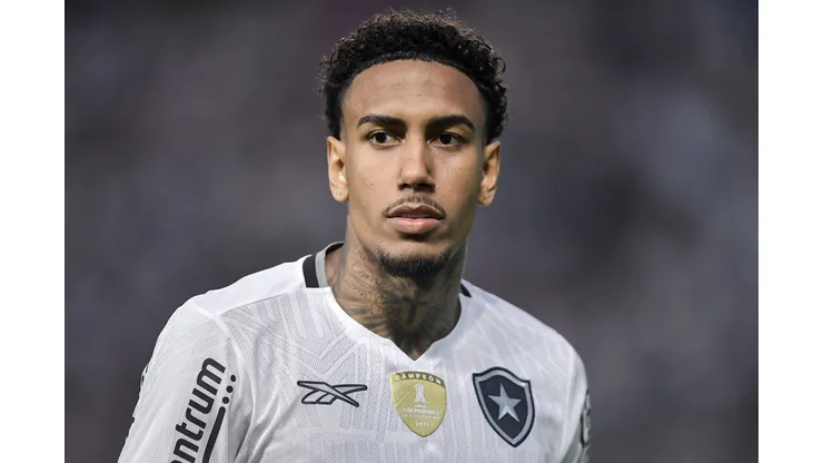 Rwan Cruz durante confronto contra o Vasco no Campeonato Carioca de 2025.