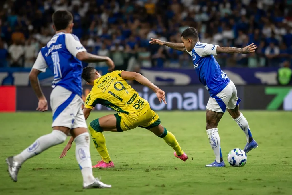 Dudu jogador do Cruzeiro durante partida contra o Mirassol no estadio Mineirao pelo campeonato Brasileiro A 2025. Foto: Fernando Moreno/AGIF