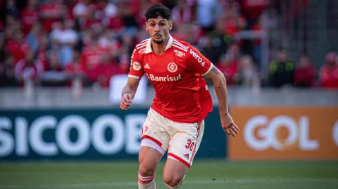 Johnny jogador do Internacional durante partida contra o Cuiaba no estadio Beira-Rio pelo campeonato Brasileiro A 2022.
