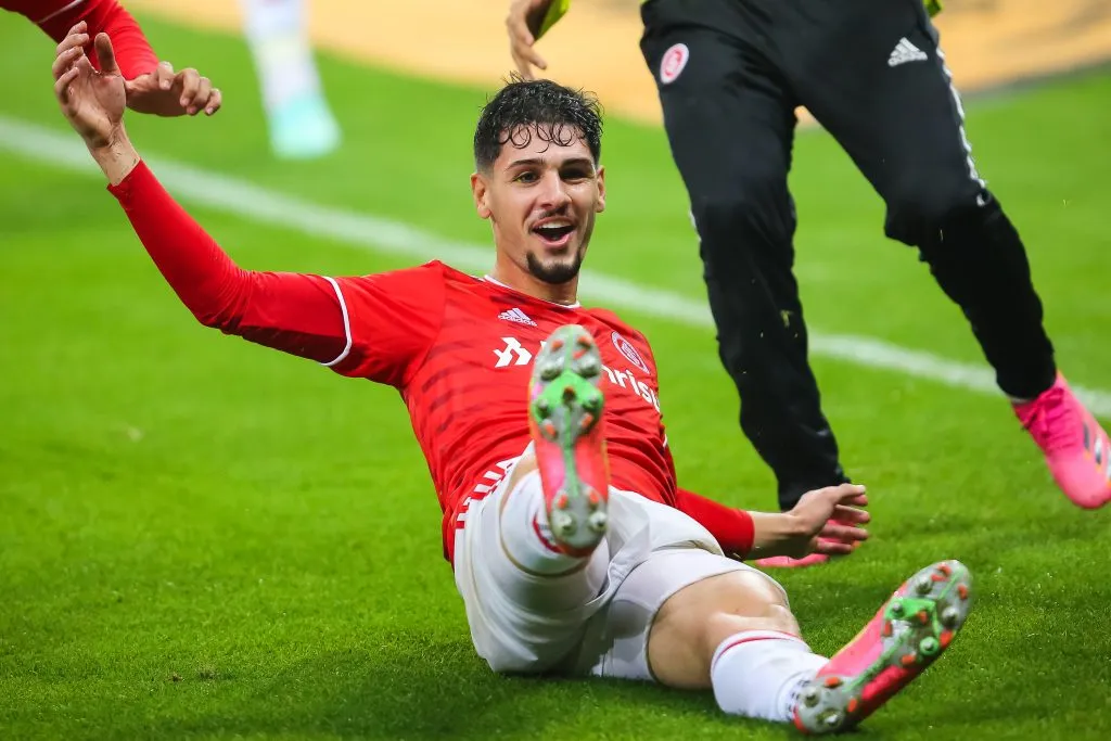 RS – Porto Alegre – 10/06/2021 – COPA DO BRASIL 2021, INTERNACIONAL X VITORIA – Johnny jogador do Internacional comemora seu gol durante partida contra o Vitoria no estadio Beira-Rio pelo campeonato Copa do Brasil 2021. Foto: Pedro H. Tesch/AGIF