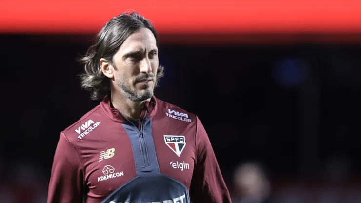 Luis Zubeldia técnico do São Paulo durante partida contra o Novorizontino no estádio Morumbi pelo campeonato Paulista 2025. Foto: Marcello Zambrana/AGIF