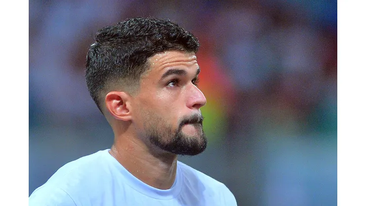 Cauly durante confronto contra o bragantino no Brasileirão 2024.