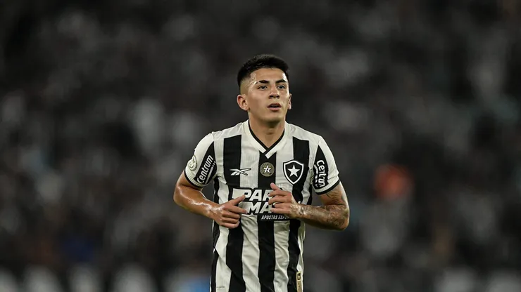 Almada jogador do Botafogo durante partida contra o Corinthians no estadio Engenhao pelo campeonato Brasileiro A 2024.