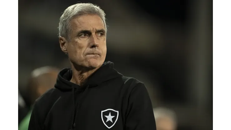 Luís Castro, no Nilton Santos, durante sua passagem no Botafogo.