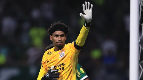 Hugo Souza durante primeira partida da final do Campeonato Paulista de 2025.