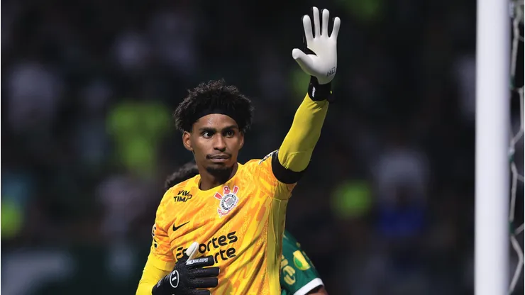 Hugo Souza durante primeira partida da final do Campeonato Paulista de 2025.