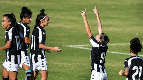 Equipe Feminina do Botafogo. Foto: Thiago Ribeiro/AGIF