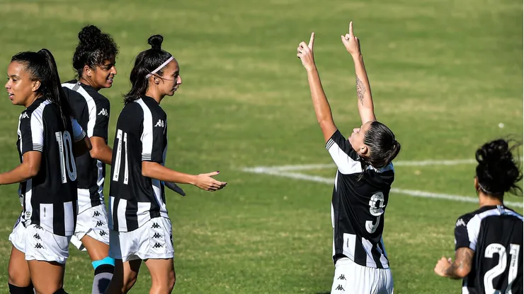 Equipe Feminina do Botafogo. Foto: Thiago Ribeiro/AGIF