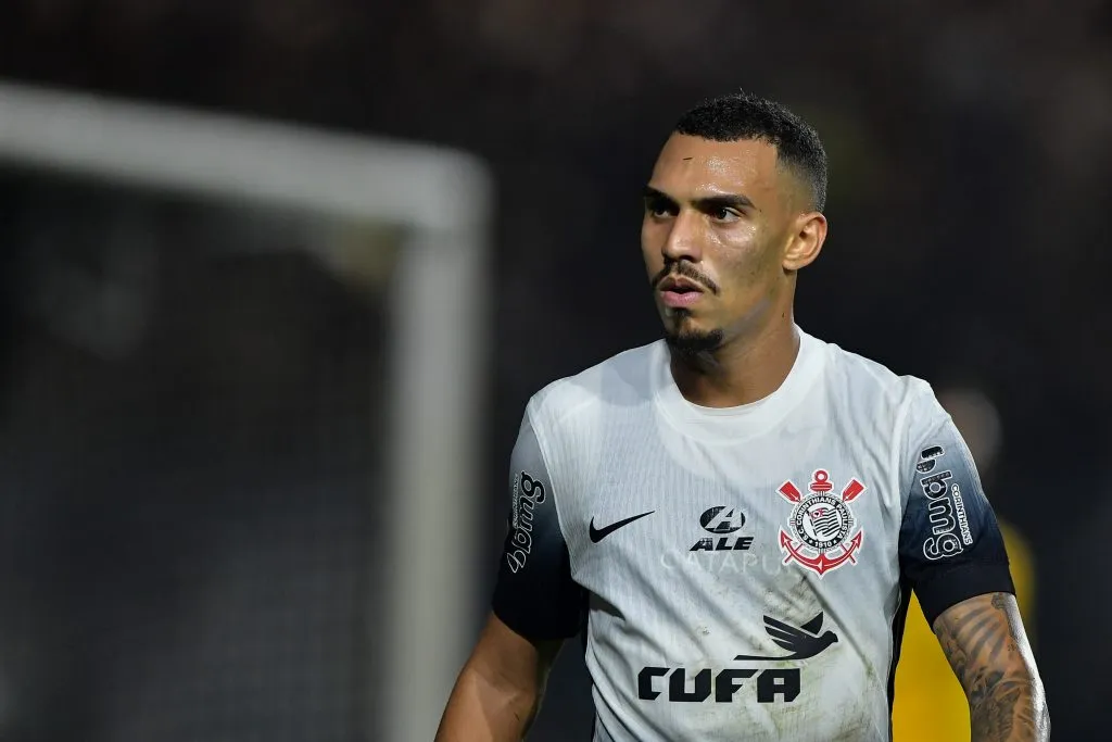 RJ – RIO DE JANEIRO – 10/07/2024 – BRASILEIRO A 2024, VASCO X CORINTHIANS – Matheuzinho jogador do Corinthians durante partida contra o Vasco no estadio Sao Januario pelo campeonato Brasileiro A 2024. Foto: Thiago Ribeiro/AGIF