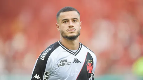 Coutinho jogador do Vasco durante partida contra o Flamengo no estádio Maracanã pelo campeonato Carioca 2025. Foto: Thiago Ribeiro/AGIF