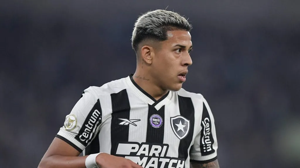 Botafogo pode envolver Matheus Martins por Cauly (Imagem: Thiago Ribeiro/AGIF)