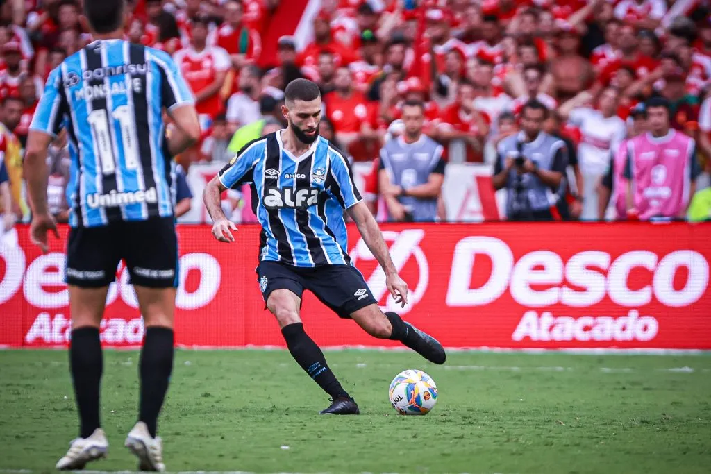RS – PORTO ALEGRE – 16/03/2025 – GAUCHO 2025, INTERNACIONAL X GREMIO – Wagner Leonardo jogador do Internacional durante partida contra o Gremio no estadio Beira-Rio pelo campeonato Gaucho 2025. Foto: Maxi Franzoi/AGIF