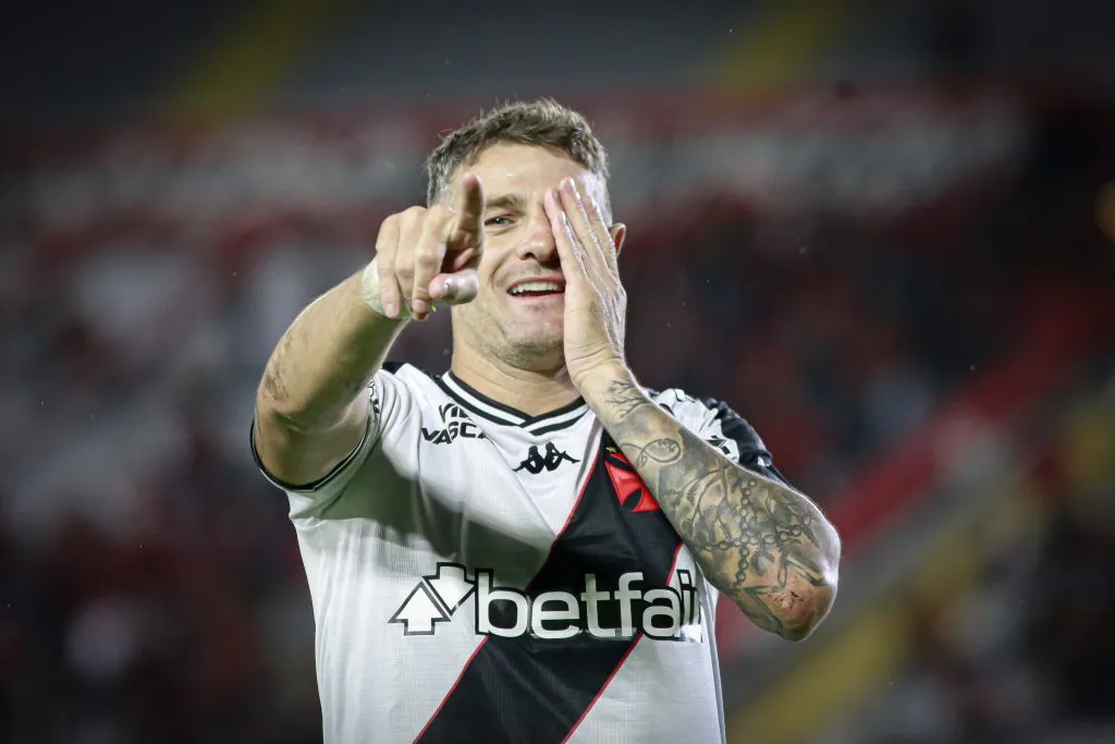 Vegetti, atacante do Vasco, comemora gol na Sul-Americana (Imagem: Matheus Lima/Vasco)