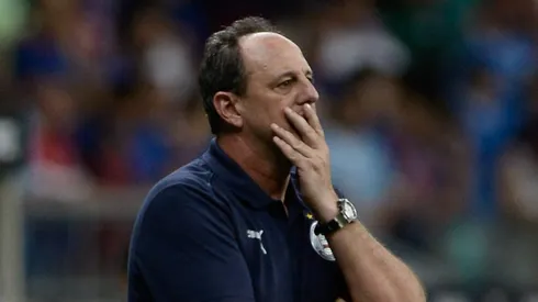 Rogério Ceni durante confronto contra o Internacional na Libertadores de 2025.