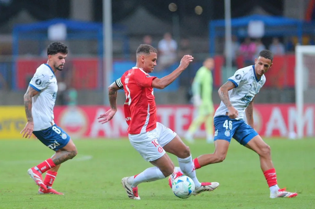 BA – SALVADOR – 03/04/2025 – COPA LIBERTADORES 2025, BAHIA X INTERNACIONAL – Alan Patrick, jogador do Internacional durante partida contra o Bahia no estadio Fonte Nova pelo campeonato Copa Libertadores 2025. Foto: Walmir Cirne/AGIF