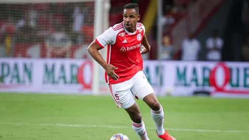 Fernando jogador do Internacional durante partida contra o Avenida no estadio Beira-Rio pelo campeonato Gaucho 2025. Foto: Maxi Franzoi/AGIF