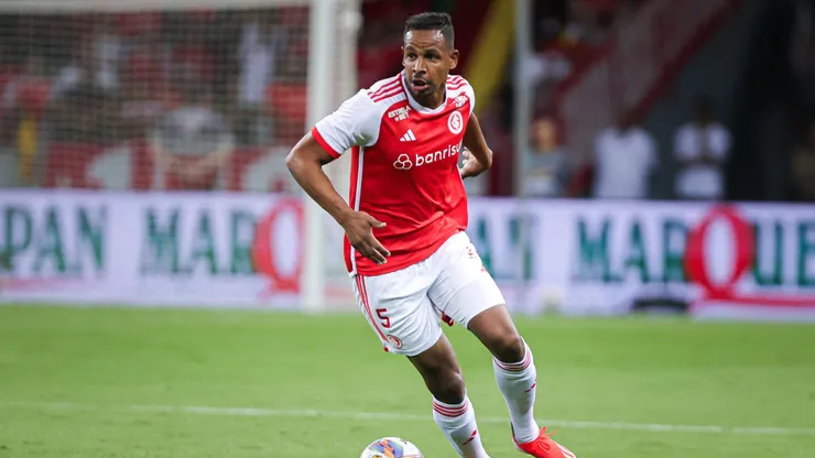 Fernando jogador do Internacional durante partida contra o Avenida no estadio Beira-Rio pelo campeonato Gaucho 2025. Foto: Maxi Franzoi/AGIF
