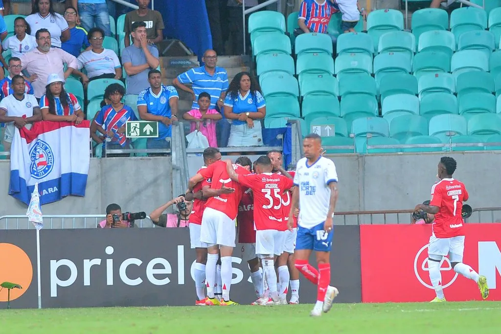 Enner Valencia jogador do Internacional comemora seu gol com jogadores do seu time durante partida contra o Bahia no estadio Fonte Nova pelo campeonato Copa Libertadores 2025. Foto: Walmir Cirne/AGIF