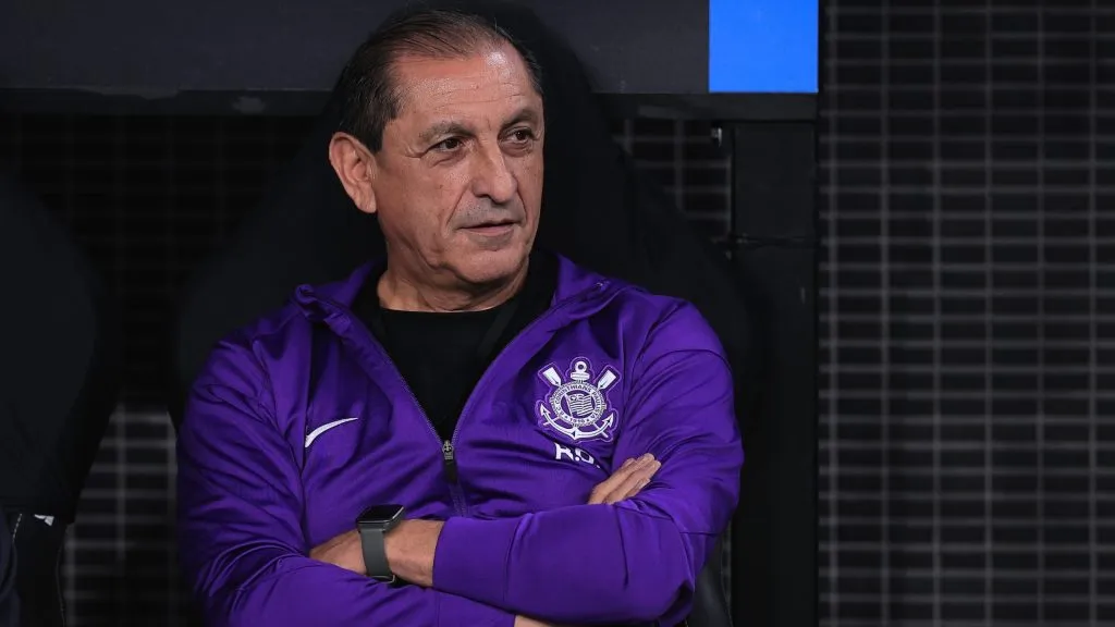 Ramon Diaz em partida quando era treinador do Corinthians. Foto: Ettore Chiereguini/AGIF