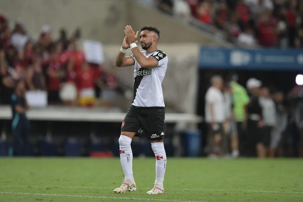 RJ – RIO DE JANEIRO – 08/03/2025 – CARIOCA 2025, FLAMENGO X VASCO – Payet jogador do Vasco durante partida contra o Flamengo no estadio Maracana pelo campeonato Carioca 2025. Foto: Thiago Ribeiro/AGIF