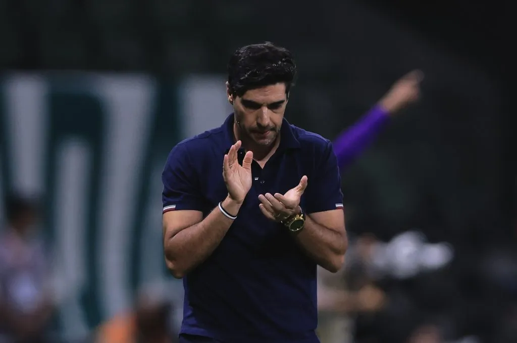 SP – SAO PAULO – 06/02/2025 – PAULISTA 2025, PALMEIRAS X CORINTHIANS – Abel Ferreira tecnico do Palmeiras durante partida contra o Corinthians no estadio Arena Allianz Parque pelo campeonato Paulista 2025. Foto: Ettore Chiereguini/AGIF