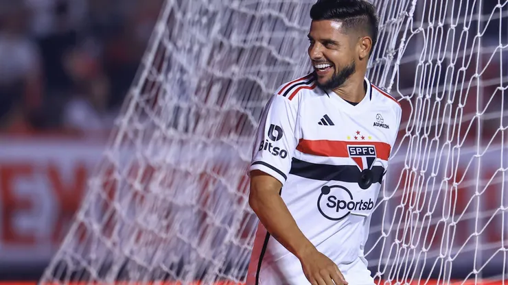 Cicinho durante partida festiva entre São Paulo e Milan em Zambrana/AGIF