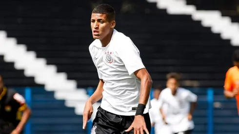 Foto: Rodrigo Gazzanel / Agência Corinthians – Rodrigo Varanda em ação nas categorias de base do Corinthians.