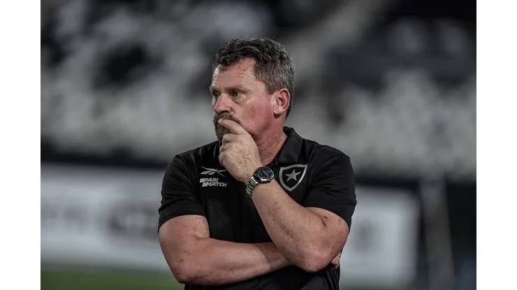 Fábio Matias durante confronto contra o Bragantino na Libertadores de 2024.