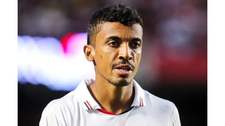 Luiz Gustavo durante confronto contra o Bragantino no Brasileirão 2024.