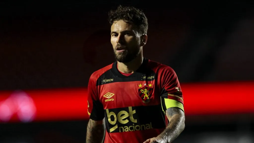 Lucas Lima em partida pelo Sport. Foto: Marco Miatelo/AGIF