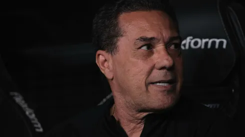 Luxemburgo em confronto entre Corinthians e Grêmio no Campeonato Brasileiro de 2023.