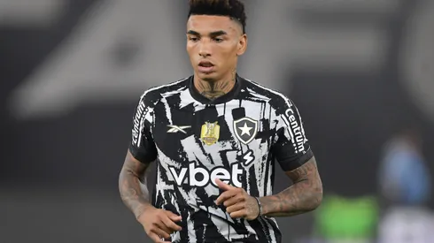 Igor Jesus durante o aquecimento para a partida diante do Juventude no Brasileirão de 2025.