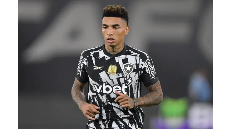 Igor Jesus durante o aquecimento para a partida diante do Juventude no Brasileirão de 2025.