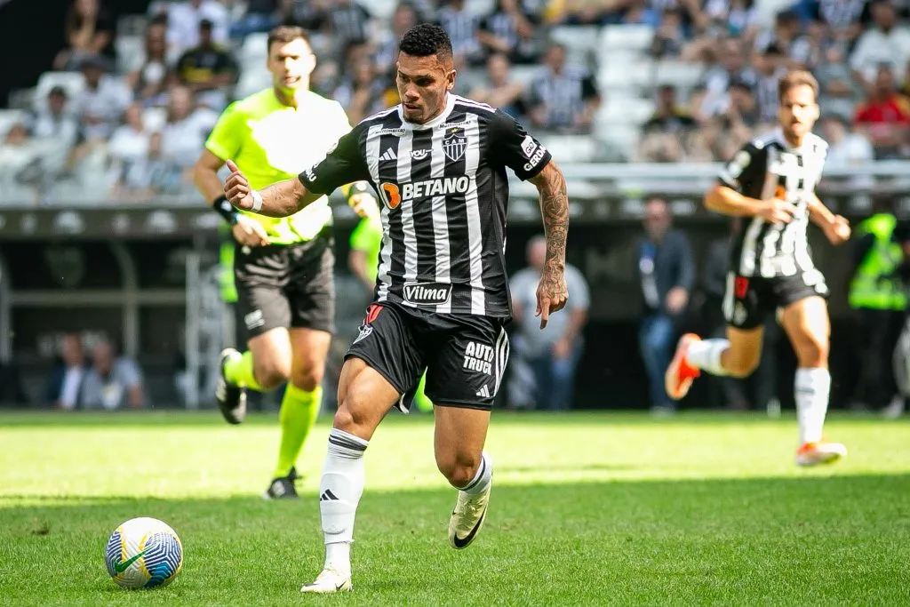 MG – BELO HORIZONTE – 30/06/2024 – BRASILEIRO A 2024, ATLETICO-MG X ATLETICO-GO – Paulinho jogador do Atletico-MG durante partida contra o Atletico-GO no estadio Arena MRV pelo campeonato Brasileiro A 2024. Foto: Fernando Moreno/AGIF