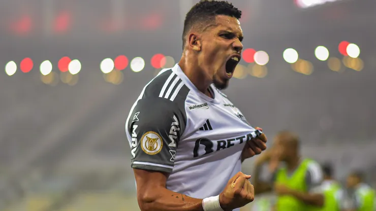 Paulinho jogador do Atletico-MG comemora seu gol durante partida contra o Flamengo no estadio Maracana pelo campeonato Brasileiro A 2023.