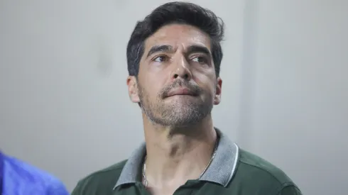 Abel Ferreira tecnico do Palmeiras durante partida contra o Santos no estadio Vila Belmiro pelo campeonato Paulista 2025.