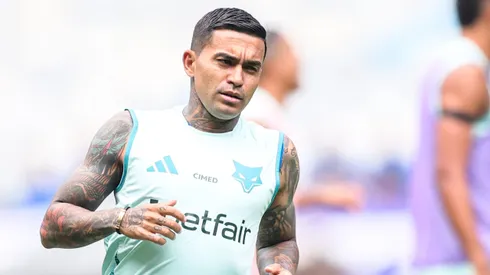 Dudu jogador do Cruzeiro durante aquecimento antes da partida contra o Betim no estadio Mineirao pelo campeonato Mineiro 2025.