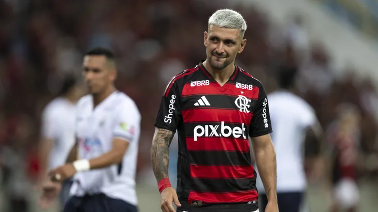 RJ - RIO DE JANEIRO - 22/02/2025 - CARIOCA 2025, FLAMENGO X MARICA - De Arrascaeta jogador do Flamengo durante partida contra o Marica no estadio Maracana pelo campeonato Carioca 2025. Foto: Jorge Rodrigues/AGIF