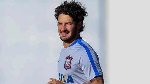 Alexandre Pato durante treinamento do Corinthians em 2016.