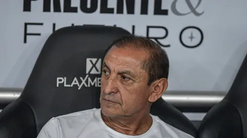 Ramon Diaz tecnico do Corinthians durante partida contra o Botafogo no estadio Engenhao pelo campeonato Brasileiro A 2024.