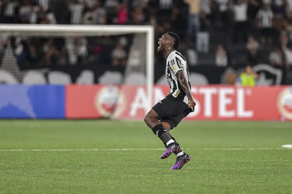 RJ – RIO DE JANEIRO – 08/04/2025 – COPA LIBERTADORES 2025, BOTAFOGO X CARABOBO – Patrick de Paula jogador do Botafogo comemora seu gol durante partida contra o Carabobo no estadio Engenhao pelo campeonato Copa Libertadores 2025. Foto: Thiago Ribeiro/AGIF